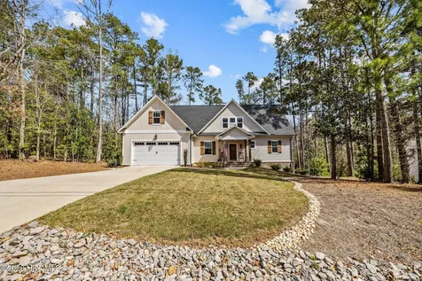 182 Lakeview Drive Whispering Pines NC 28327