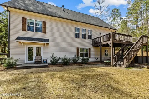 182 Lakeview Drive Whispering Pines NC 28327