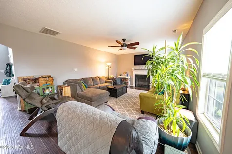 408 Pewter Court Jacksonville NC 28546