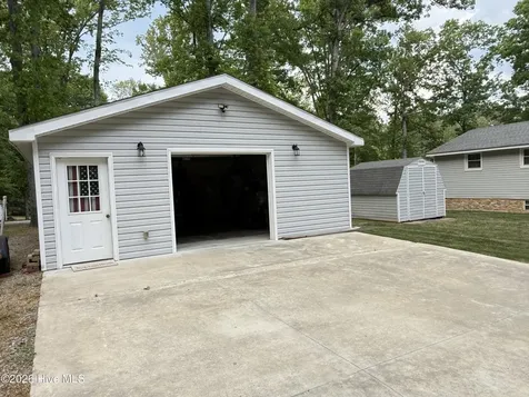 118 Paradise Point Macon NC 27551