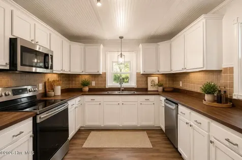800 Little John Avenue Jacksonville NC 28546