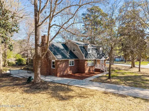 800 Little John Avenue Jacksonville NC 28546