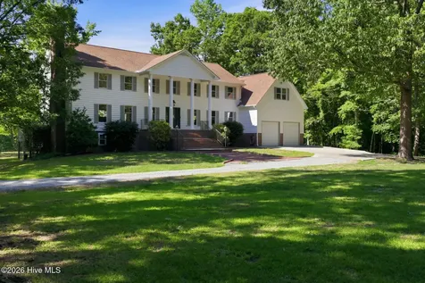 108 Farmington Road Grimesland NC 27837