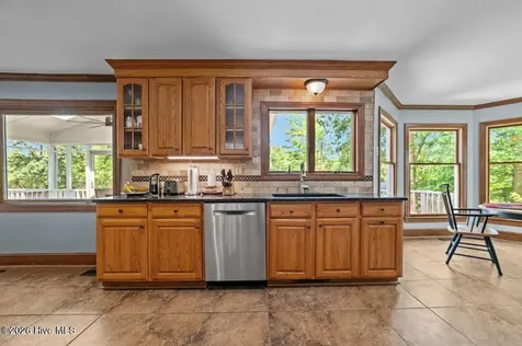 108 Farmington Road Grimesland NC 27837