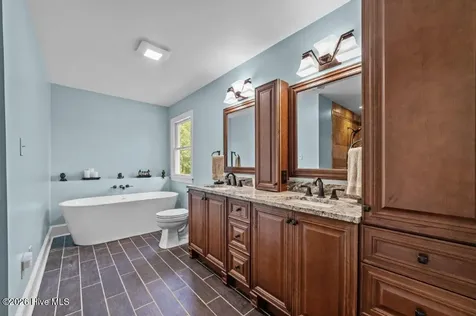 108 Farmington Road Grimesland NC 27837