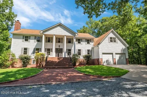 108 Farmington Road Grimesland NC 27837