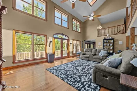 108 Farmington Road Grimesland NC 27837