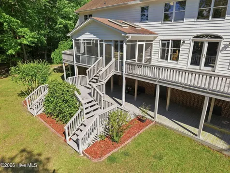 108 Farmington Road Grimesland NC 27837