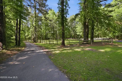108 Farmington Road Grimesland NC 27837