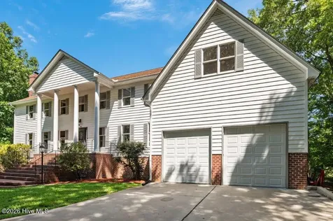 108 Farmington Road Grimesland NC 27837