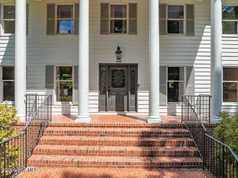108 Farmington Road Grimesland NC 27837