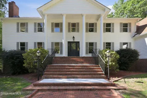108 Farmington Road Grimesland NC 27837