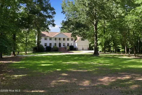 108 Farmington Road Grimesland NC 27837