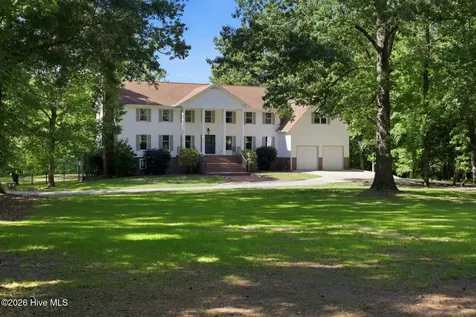 108 Farmington Road Grimesland NC 27837