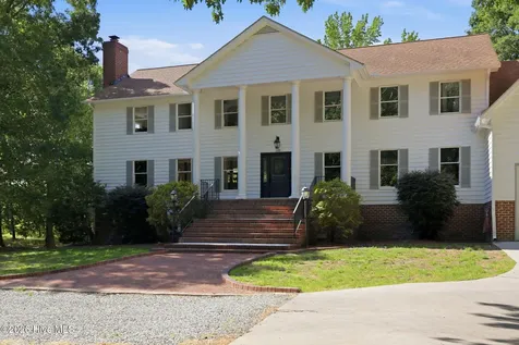 108 Farmington Road Grimesland NC 27837