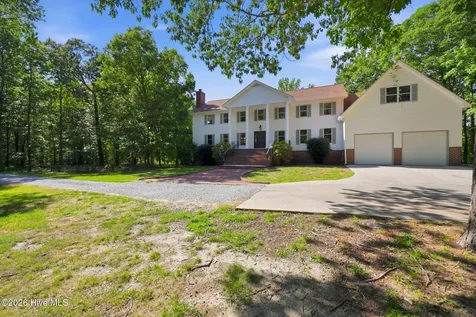 108 Farmington Road Grimesland NC 27837