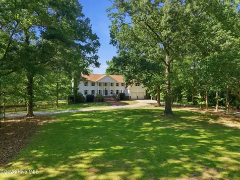 108 Farmington Road Grimesland NC 27837