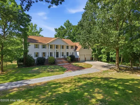 108 Farmington Road Grimesland NC 27837