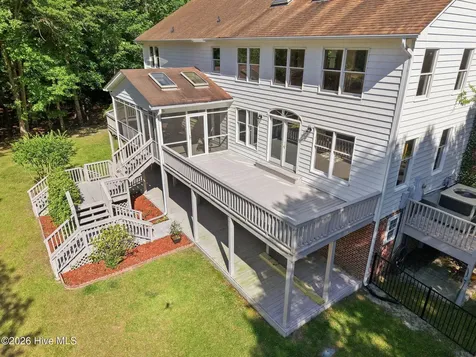 108 Farmington Road Grimesland NC 27837