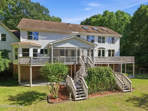 108 Farmington Road Grimesland NC 27837