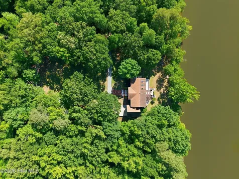 108 Farmington Road Grimesland NC 27837