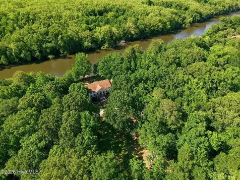 108 Farmington Road Grimesland NC 27837