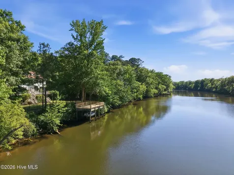 108 Farmington Road Grimesland NC 27837