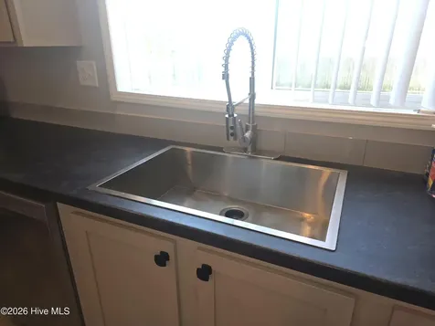206 Mccoy Avenue Cove City NC 28523