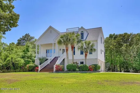 120 Middle Point Road Hampstead NC 28443