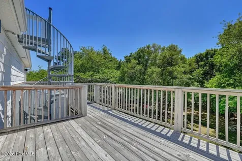120 Middle Point Road Hampstead NC 28443