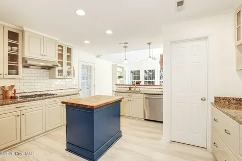 121 Gull Harbor Drive Newport NC 28570