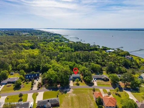 121 Gull Harbor Drive Newport NC 28570