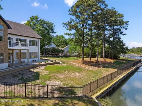 304 Gull Road Hampstead NC 28443