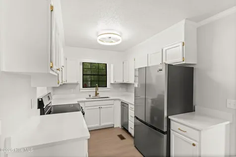 11073 Sam Potts Highway Lake Waccamaw NC 28450