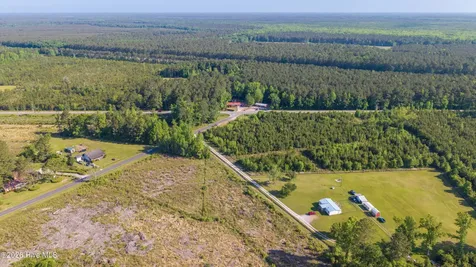 11073 Sam Potts Highway Lake Waccamaw NC 28450