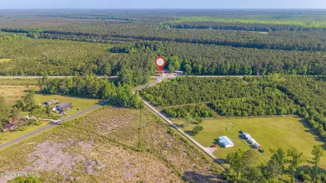 11073 Sam Potts Highway Lake Waccamaw NC 28450