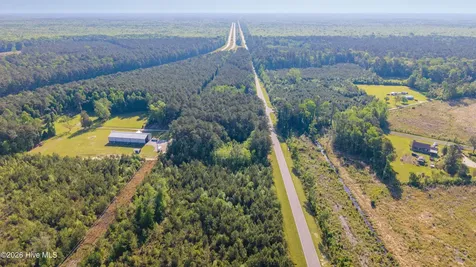 11073 Sam Potts Highway Lake Waccamaw NC 28450