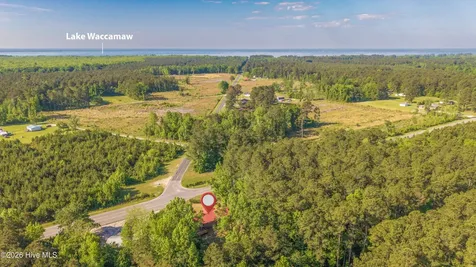 11073 Sam Potts Highway Lake Waccamaw NC 28450