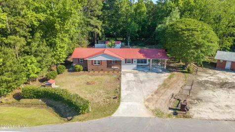 11073 Sam Potts Highway Lake Waccamaw NC 28450