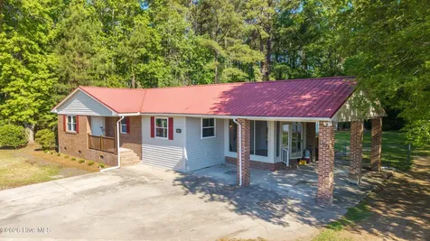 11073 Sam Potts Highway Lake Waccamaw NC 28450