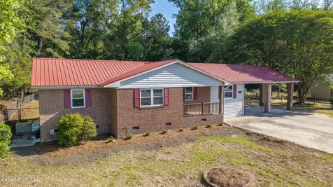 11073 Sam Potts Highway Lake Waccamaw NC 28450