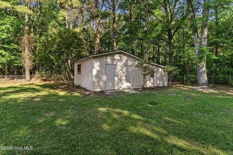 11073 Sam Potts Highway Lake Waccamaw NC 28450
