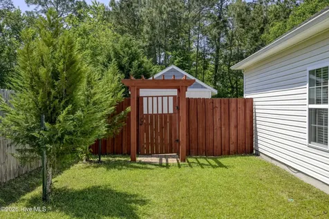 40 Thatcher Drive Rocky Point NC 28457