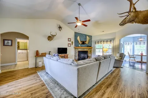 40 Thatcher Drive Rocky Point NC 28457