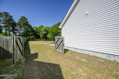 2520 Sloop Point Road Hampstead NC 28443