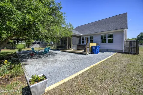 2520 Sloop Point Road Hampstead NC 28443