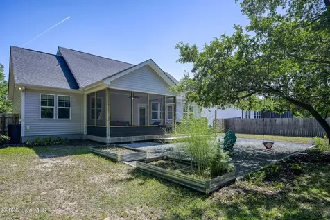 2520 Sloop Point Road Hampstead NC 28443