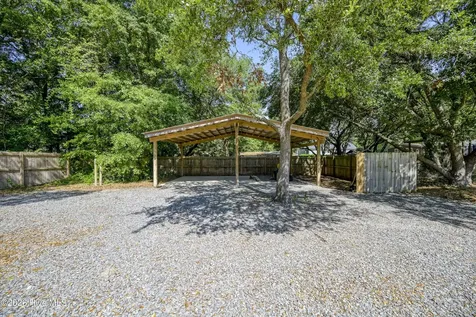 2520 Sloop Point Road Hampstead NC 28443