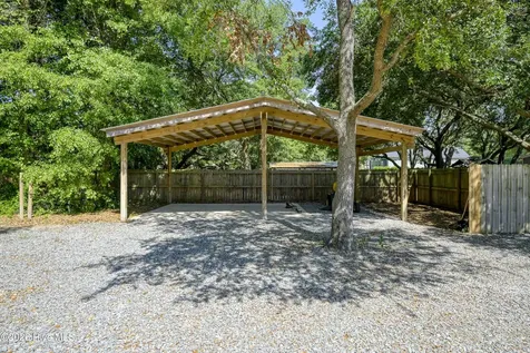 2520 Sloop Point Road Hampstead NC 28443