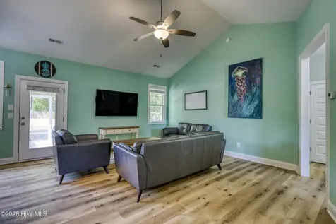 2520 Sloop Point Road Hampstead NC 28443